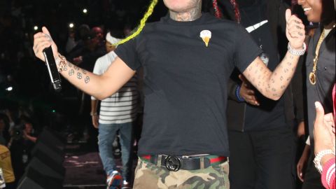 Tekashi 6ix9ine terminó abruptamente un concierto después de lanzarse al público y que sus fanáticos trataran de quitarle un collar de 2 millones de dólares.