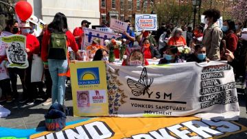 Decenas de trabajadores excluidos realizaron una huelga de hambre por 23 días para presionar a la Legislatura Estatal a aprobar los fondos.