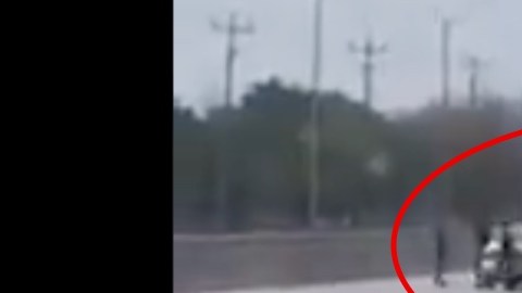 VIDEO: Ciudadanos estadounidenses y mexicanos son víctimas de narcos del Cártel del Golfo y les roban vehículos