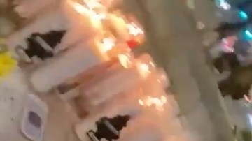 VIDEO: Supremacistas fanáticos de Trump destruyen memorial de Daunte Wright