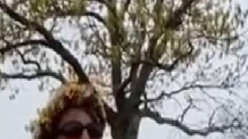 VIDEO: “Un hombre acaba de entrar al baño de mujeres y no está bien”, pareja transfóbica lanza cerveza