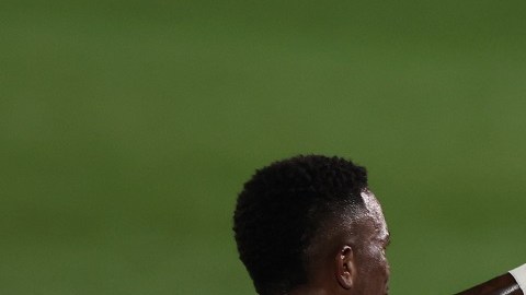 El abrazo final simboliza la relación entre DT y jugador.