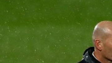 Zidane volvió a ganarle en la pizarra a Koeman.