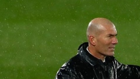 Zidane volvió a ganarle en la pizarra a Koeman.