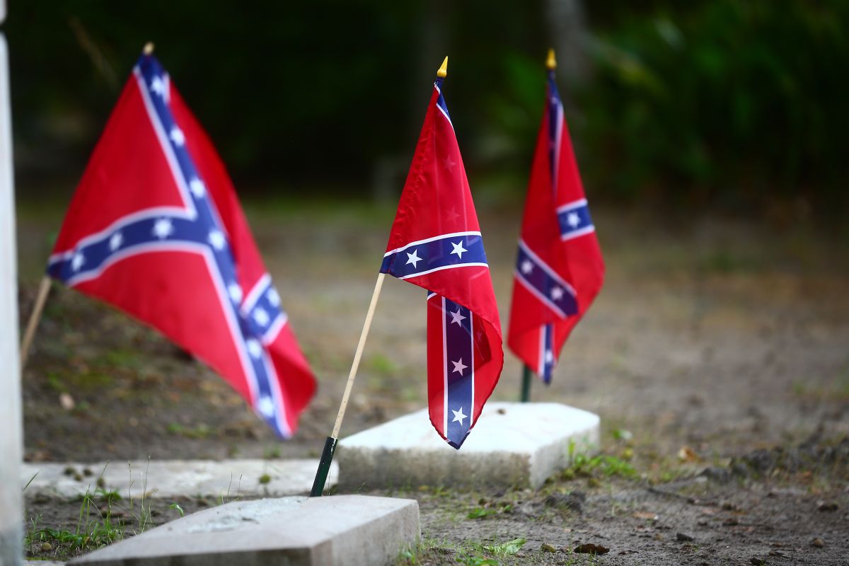 Niño de 12 años enfrenta a hombre por tener bandera confederada en el