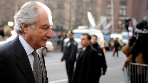 Madoff fue el creador de un esquema de fraude Ponzi que acumuló $20,000 millones de dólares, convirtiéndose así en el fraude financiero más grande de la historia.