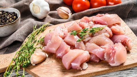 pollo crudo