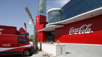 Coca-Cola dijo que la demanda mejoró todos los meses del trimestre, impulsada por mercados como China.