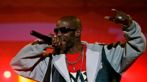 Según TMZ una de sus fuentes ha señalado que el famoso artista, de 50 años, tiene "algo de actividad cerebral".