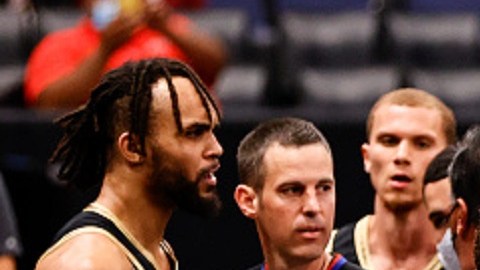 Se presentó una trifulca después de la agresión física de Anunoby.