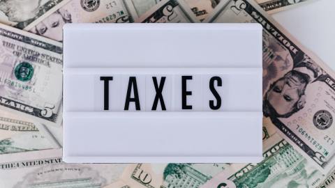 $3,000 dólares es el promedio de dinero que el IRS está devolviendo por impuestos-pexels-karolina-grabowska-4386372.jpeg