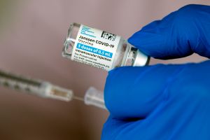 El futuro de la vacuna Johnson & Johnson en Estados Unidos sigue en el limbo