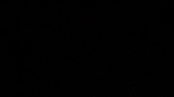 MEX1079. CIUDAD DE MÉXICO (MÉXICO), 05/05/2021.- Marisol Tapia (c), mamá del niño Brandon Giovanny, quien murió en el colapso de la Línea 12 del Metro, llora en el ataúd de su pequeño hijo en su humilde casa de Ciudad de México (México). Operarios y peritos del Gobierno de Ciudad de México intensificaron este miércoles las labores para levantar los escombros del puente de la línea 12 del metro derrumbado el lunes mientras una mayoría de mexicanos opina que la tragedia se debió a una grave negligencia. EFE/ Carlos Ramírez