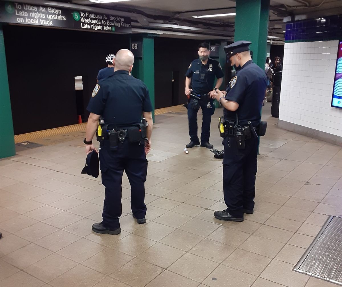 Presencia policial en el Metro de NYC, 2021.