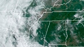 USA9859. MIAMI (FL, EEUU), 20/05/2021.- Fotografía satelital cedida por la Oficina Nacional de Administración Oceánica y Atmosférica (NOAA) a través del Centro Nacional de Huracanes (NHC) de Estados Unidos donde se muestra la situación en El Caribe a las 9:10 hora local (13.10 GMT) de hoy jueves 20 de mayo. El NHC elevó este jueves a un 70 % las probabilidades de que un sistema de baja presión no tropical situado al este de Bermudas se transforme en 48 horas en la primera tormenta del año en el Atlántico. EFE/NOAA-NHC /SOLO USO EDITORIAL /NO VENTAS