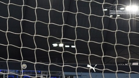 Mendy le adivinó la intención al delantero argentino en el penal.