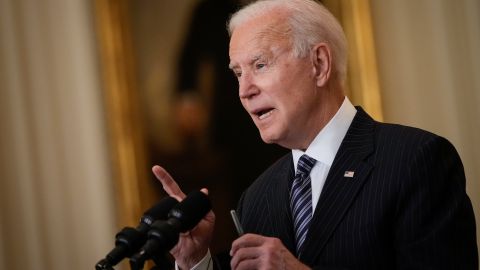 Biden anunció que se cumplirá su objetivo de administrar 100 millones de dosis de vacunas, 58 días después de asumir el cargo.