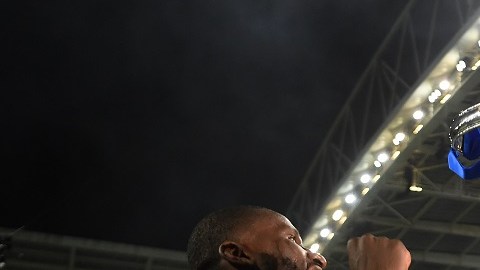 Pulisic levantó el trofeo al frente a los 6.000 hinchas del Chelsea FC.