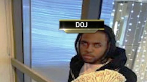 Mostrando billetes en las redes sociales.