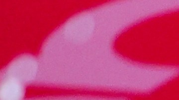 Egan Bernal gana su primera etapa en una gran vuelta