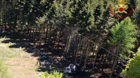 Italia, se desplomó cabina de teleférico