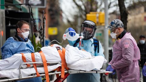 Las hospitalizaciones y fatalidades se han reducido drásticamente en NYC al ritmo de la vacunación. (Foto: Getty Images)