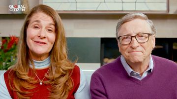 Bill y Melinda Gates se divorcian.
