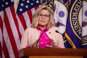 Trump, Mitch McConnell y el pleitazo entre republicanos por Liz Cheney