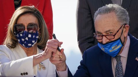 Los líderes demócratas en el Congreso, Nancy Pelosi y Chuck Schumer.