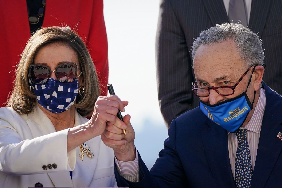Los líderes demócratas en el Congreso, Nancy Pelosi y Chuck Schumer.