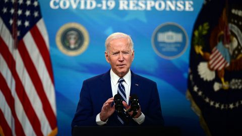 La Administración Biden abre la posibilidad de que farmacéuticas compartan información sobre vacunas contra coronavirus.