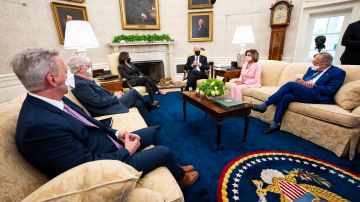 El presidente Biden y la vicepresidenta Harris se reunieron con los llamados "cuatro grandes" del Congreso.