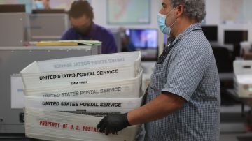 Restringen votos por correo en Florida.