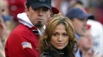 Jennifer López junto a Ben Affleck en un partido de los Boston Red Sox.