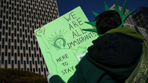 El presupuesto podría incluir apoyo a la reforma migratoria.