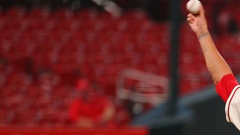 29 años de edad tiene es lanzador mexicano.