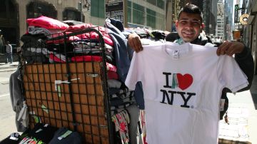 Comerciantes que dependen del turismo en NYC cruzan los dedos