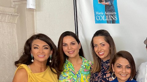María Antonieta Collins junto a sus colegas