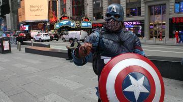 "José" el "Capitán América" de Times Square ha sido testigo de más movimiento. (Foto: F. Martínez)