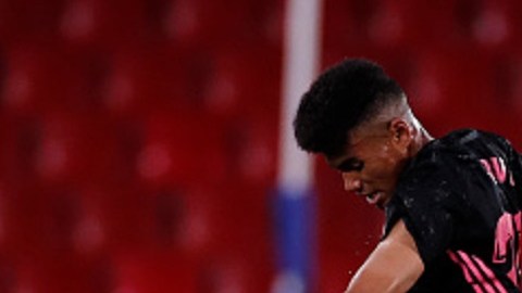 El lateral derecho tuvo un duelo con Darwin Machís en la primera parte.