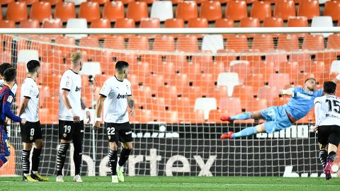 Golazo de Messi para vencer al Valencia