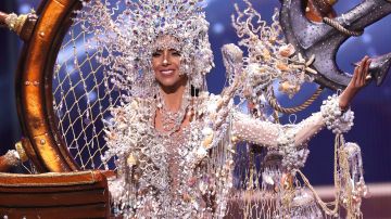 Miss Panamá, Carmen Jaramillo, tropezó y por poco va a dar al suelo a días del Miss Universo.