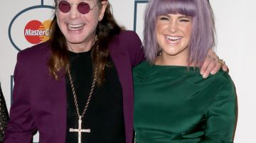 La hija del rockero Ozzy Osbourne, Kelly Osbourne, contó detalles de su adicción y recaída en el alcohol: "Estaba cubierta de comida y borracha".