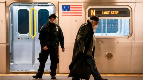 Más fondos para garantizar la seguridad en las calles y en El Subway promete el Alcalde Adams.