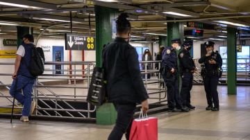 Más policías fueron desplegados este viernes en la estación de Union Square tras los ataques.