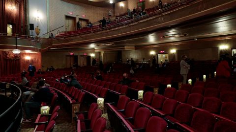El gran reto para abrir los teatros, será determinar la manera en cómo el público se sentará en estos espacios cerrados.