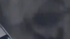 VIDEO: Fumador provoca que su auto estalle en llamas al usar desinfectante de manos