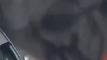 VIDEO: Fumador provoca que su auto estalle en llamas al usar desinfectante de manos