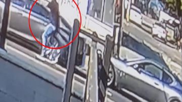 VIDEO: Hombre dispara contra mujer y niño tras altercado de ira al volante en Washington