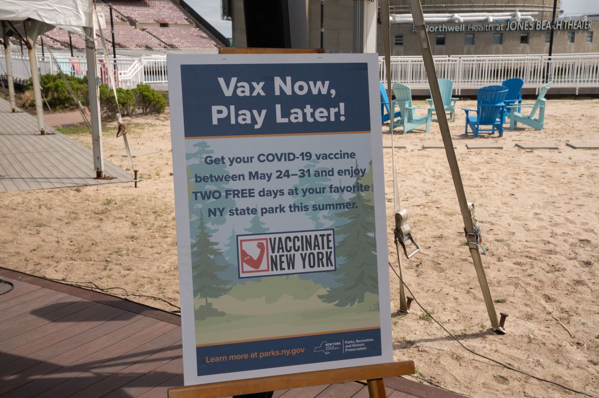 Los sitios de vacunación en los parques, como este en Jones Beach, funcionarán desde el 24 de mayo hasta el 31.
